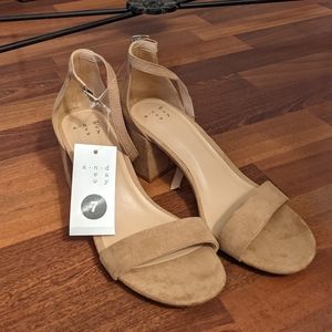 Women's Taupe Pumps